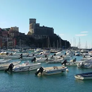 Casa A Nell'antico Borgo Hébergement de vacances Lerici